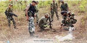 Big success for police in encounter with Naxalites, 6 dead including 2 female Naxalites, cache of weapons recovered, decisive success before Lok Sabha elections.